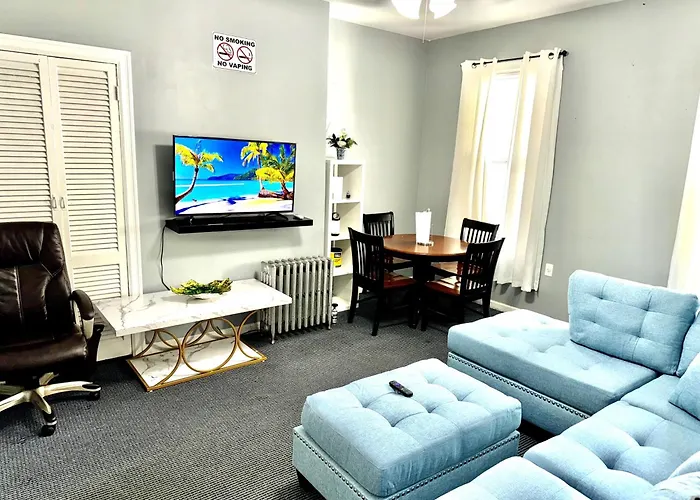 Manhattan 10 Minutes, Lic 3 Bedrooms Huge Apt