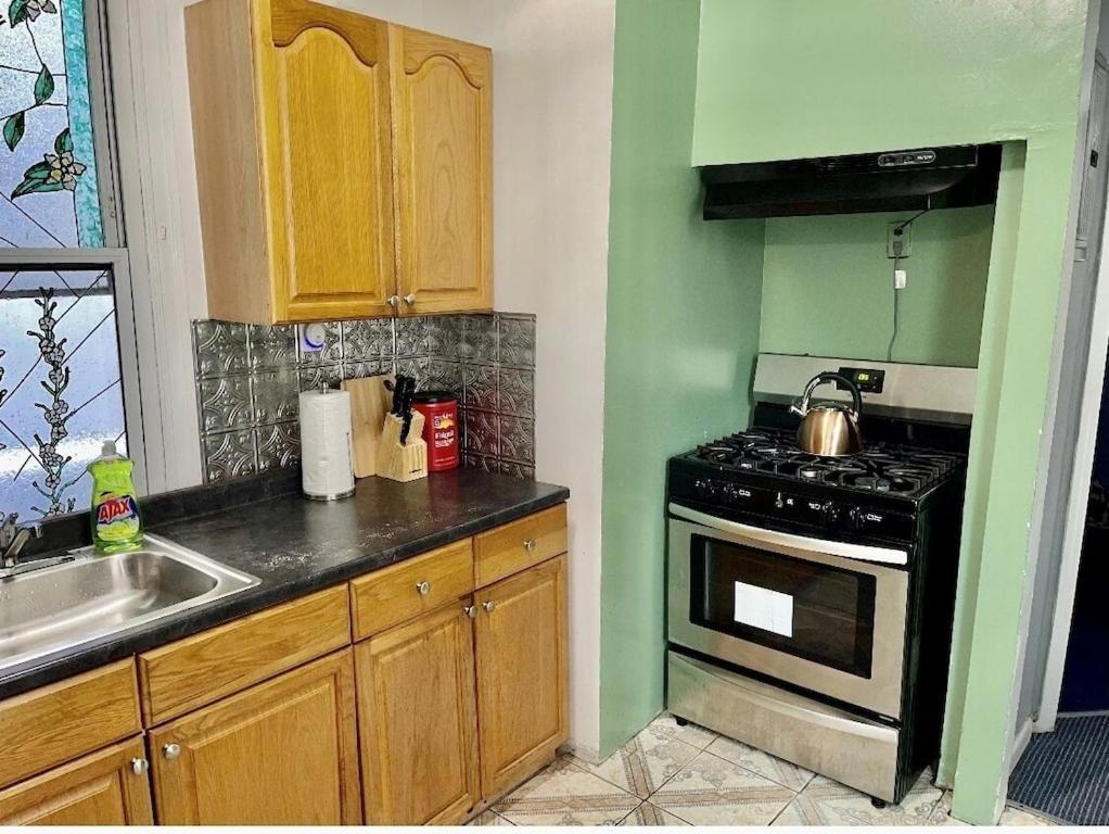 Apartment Manhattan 10 Minutes, Lic 3 Bedrooms Huge Apt *