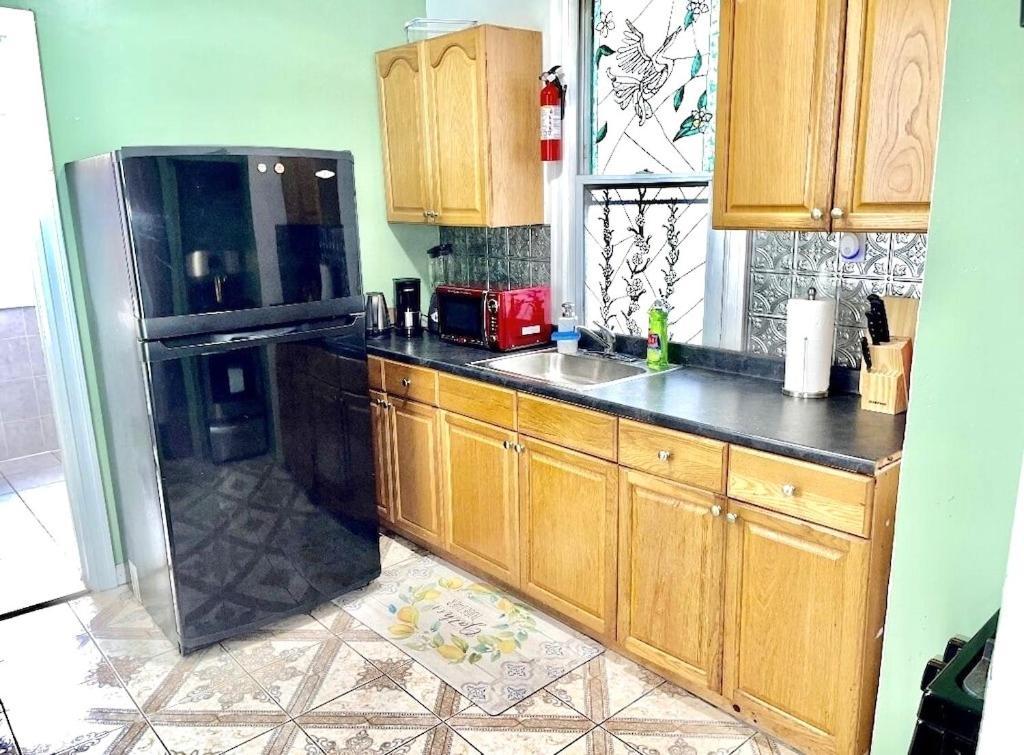 Manhattan 10 Minutes, Lic 3 Bedrooms Huge Apt New York
