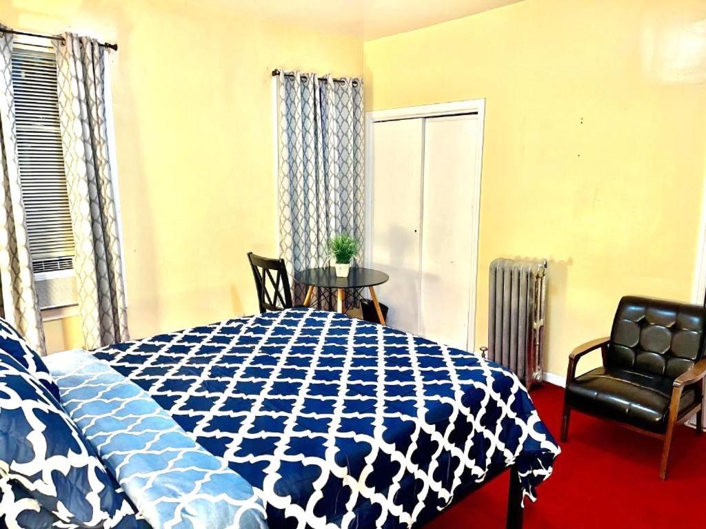 Manhattan 10 Minutes, Lic 3 Bedrooms Huge Apt Apartment *